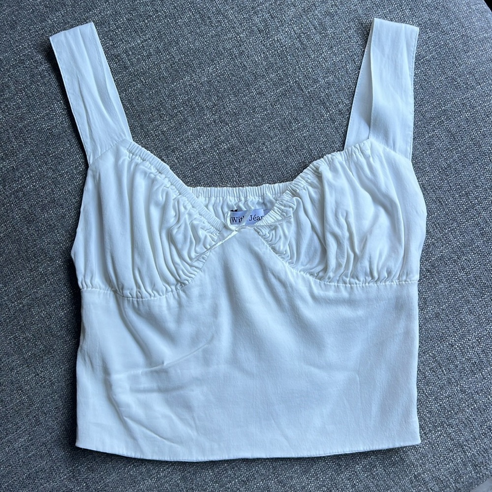 With Jéan White Top